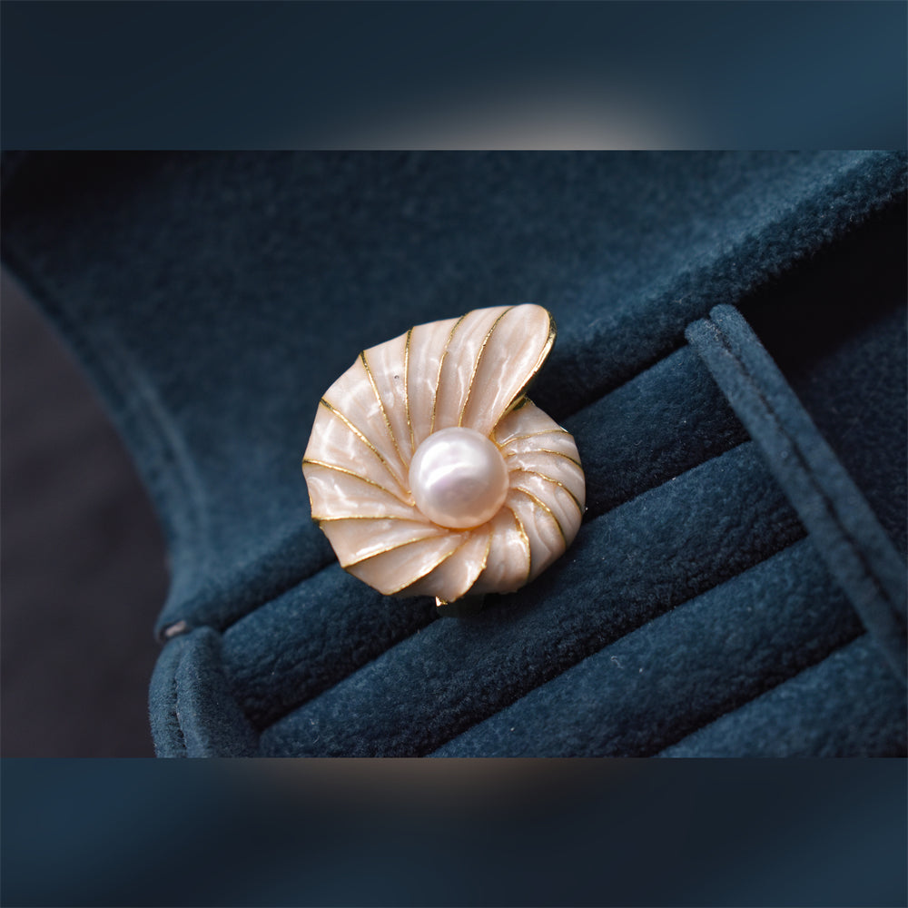 Freshwater Pearl Brooch - Conch - Akuna Pearls