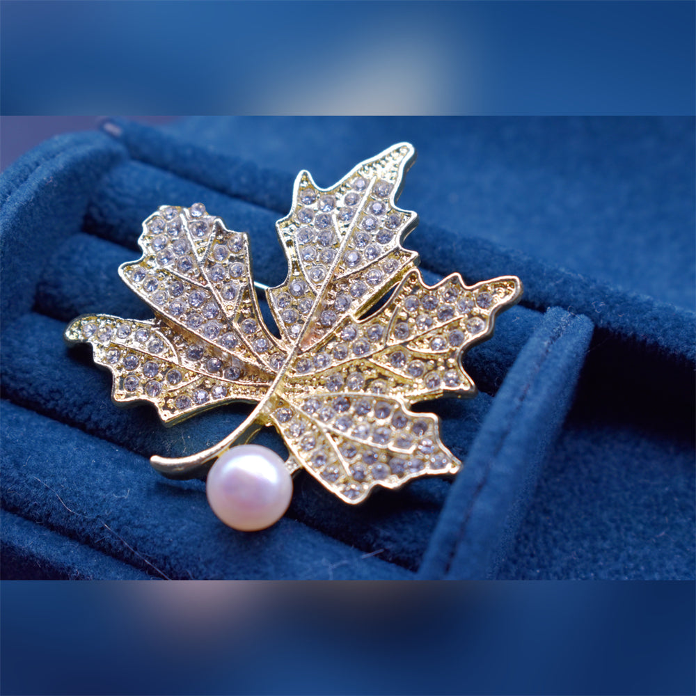 Freshwater Pearl Brooch - Gold Maple Leaf - Akuna Pearls