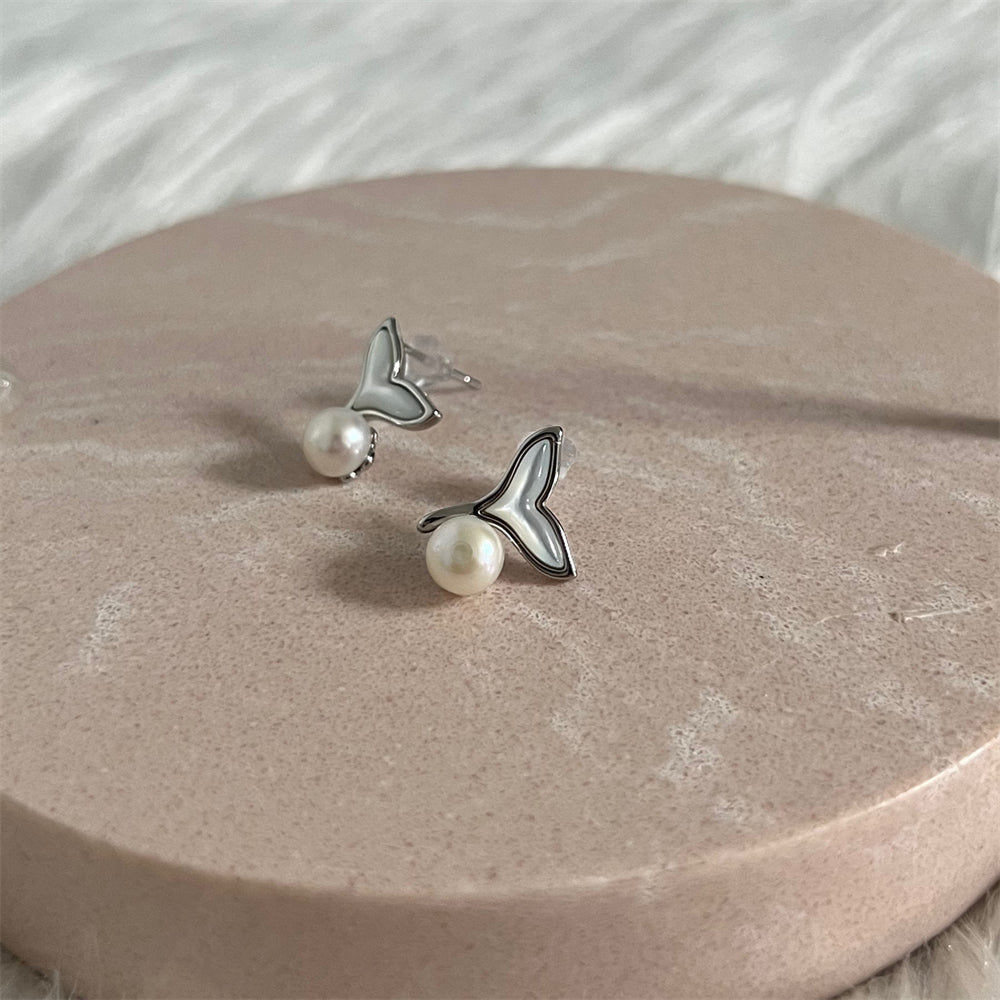 Freshwater Pearl Stud Earrings - Whale Tale - Akuna Pearls