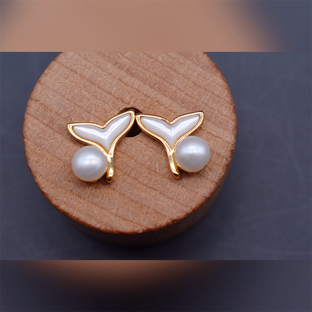 Freshwater Pearl Stud Earrings - Whale Tale - Akuna Pearls