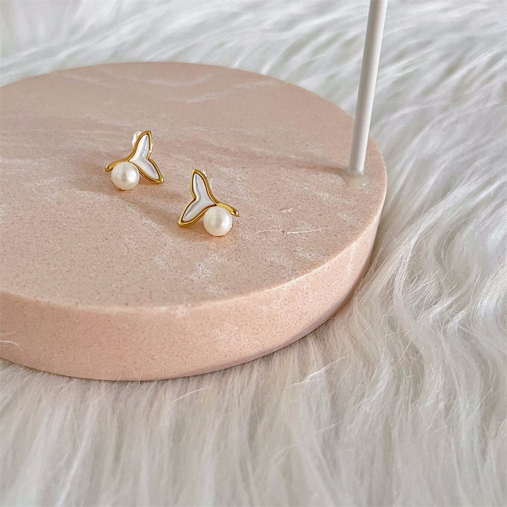 Freshwater Pearl Stud Earrings - Whale Tale - Akuna Pearls