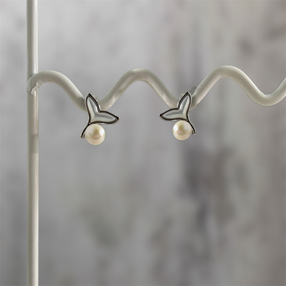 Freshwater Pearl Stud Earrings - Whale Tale - Akuna Pearls