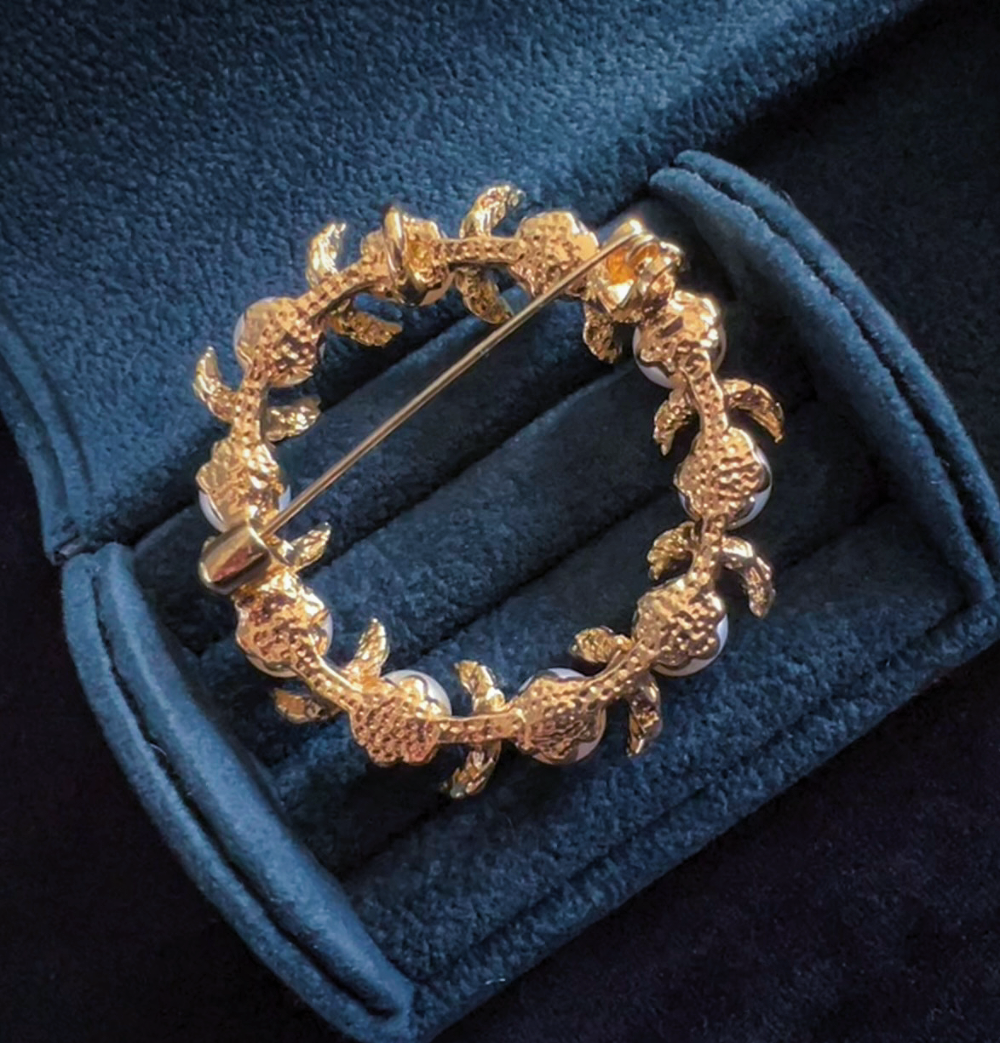 Freshwater Pearl Brooch - Wreath - Akuna Pearls