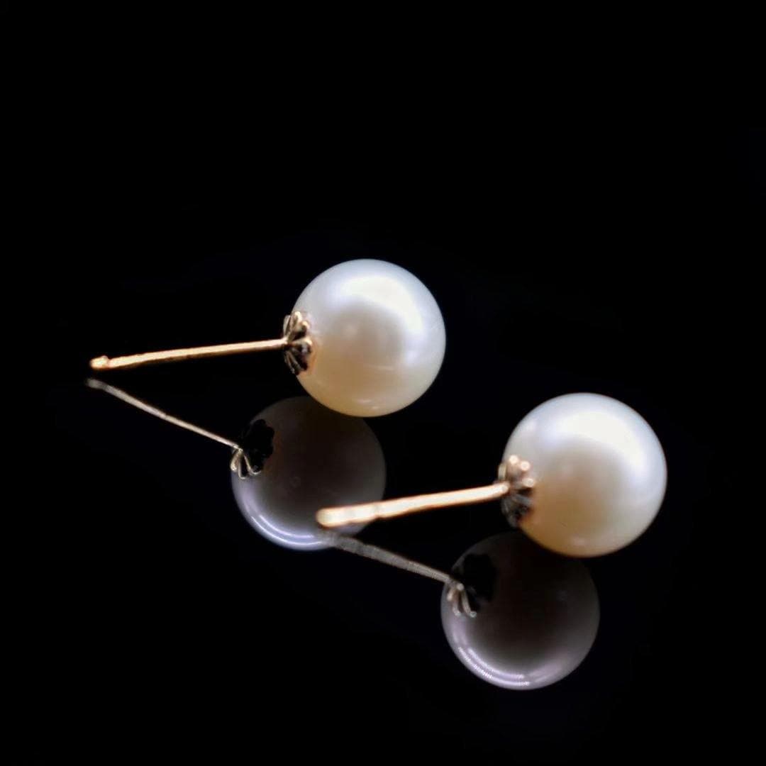 18 Carat Yellow Gold Freshwater Pearl Stud Earrings - Akuna Pearls