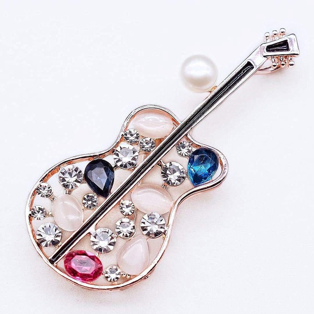 Freshwater Pearl Brooch - Violin - Akuna Pearls