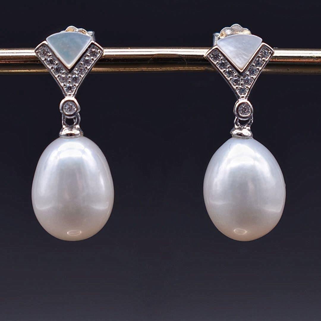 Freshwater Pearl Earrings - Shell - Akuna Pearls